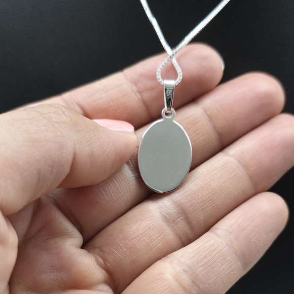 ♥️ VIRGEN MARY NECKLACE - Picture 5 of 6